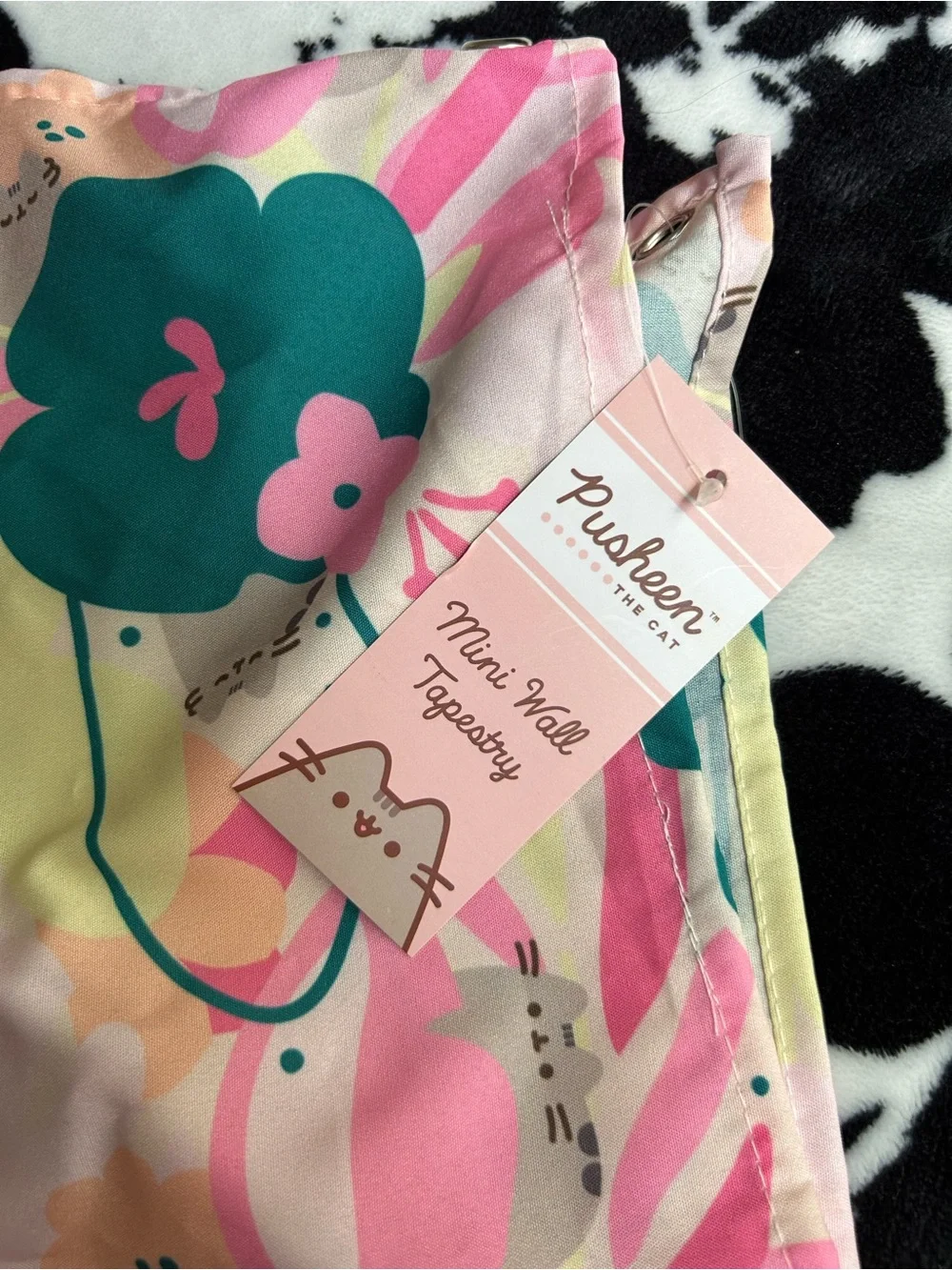 Pusheen Box Exclusive Mini Floral Wall Tapestry